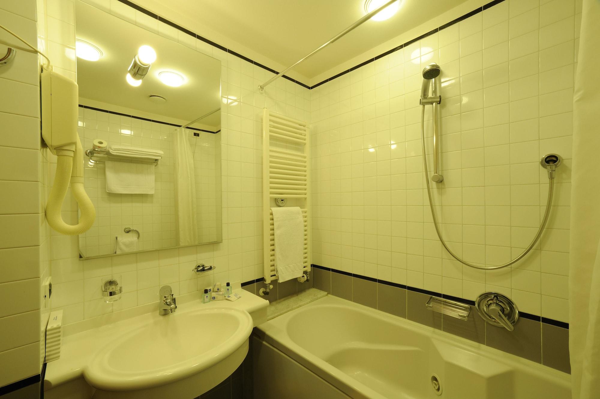 Hotel Le Roi Varazze Ngoại thất bức ảnh